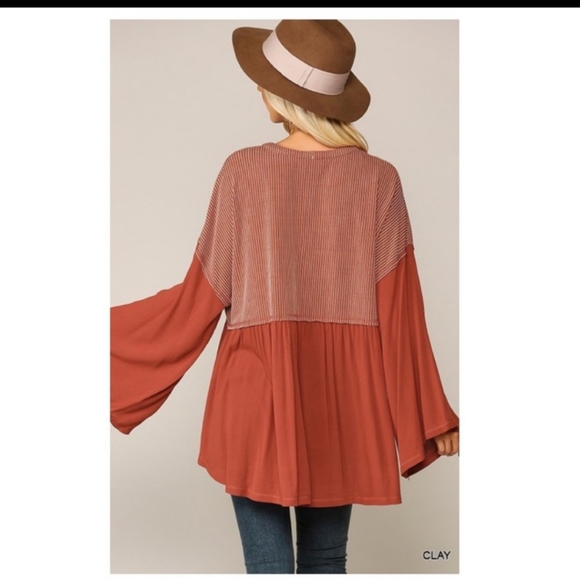 ***SOLD***CLAY BELL SLEEVES TOP - Picture 4 of 6